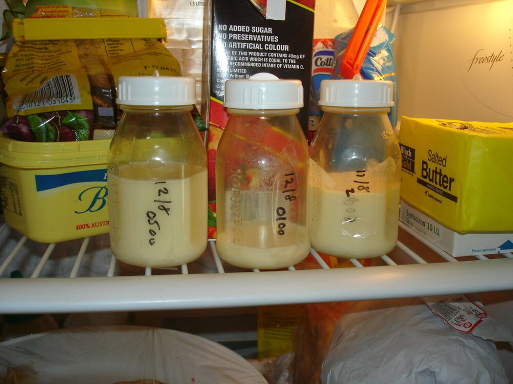 biberons receveurs pour collecter et stocker le lait maternel